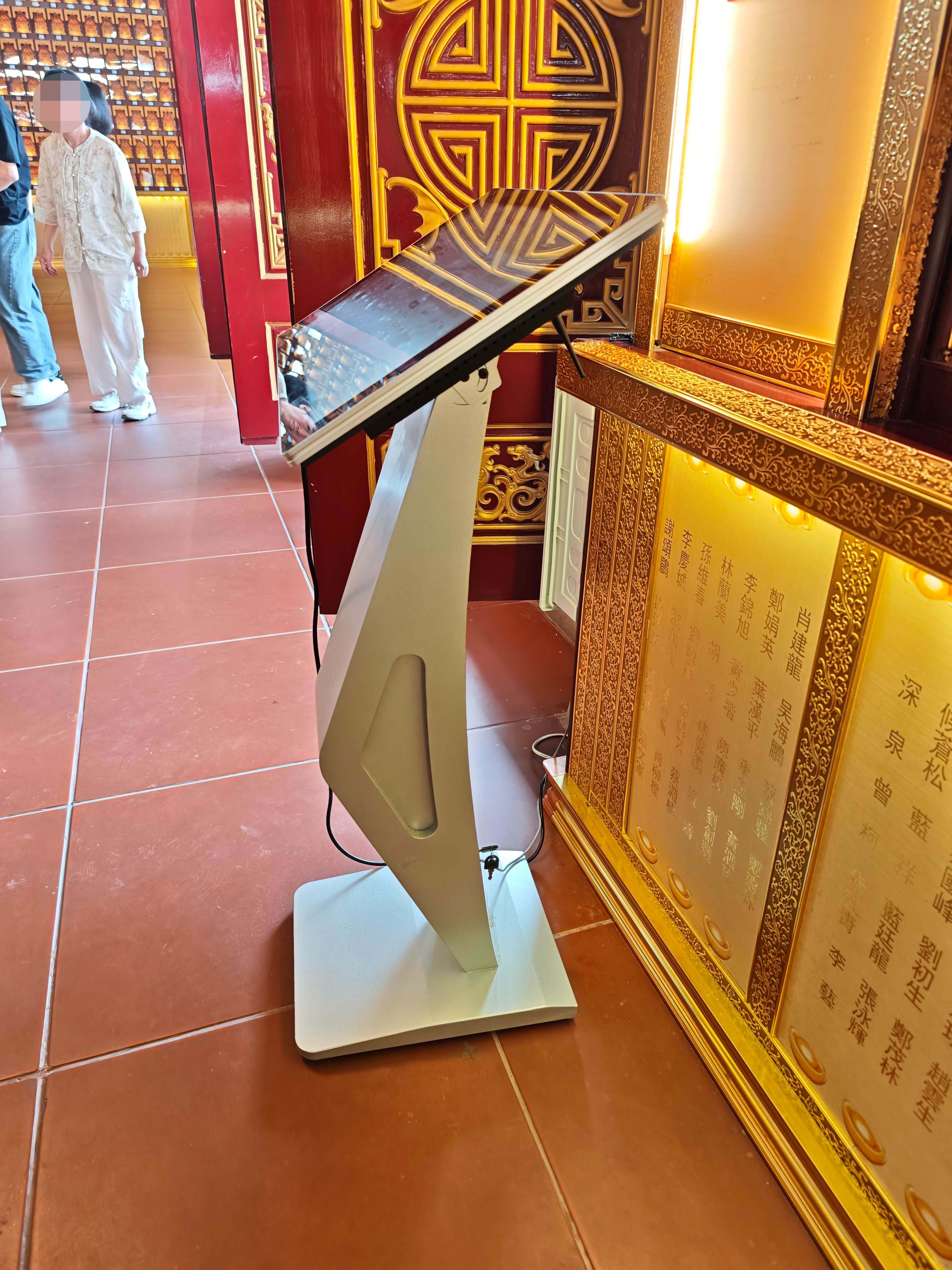 寺廟觸摸查詢一體機(jī)