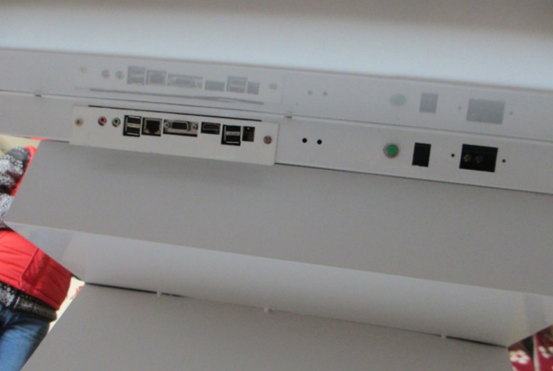 電容觸摸液晶廣告機