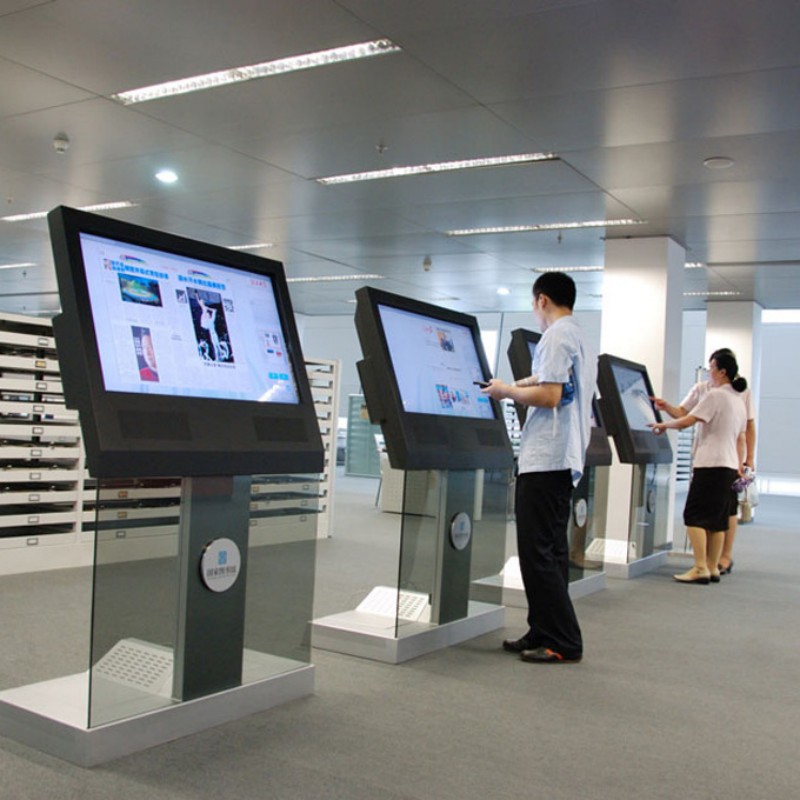 立式網(wǎng)絡電容觸屏廣告機報價